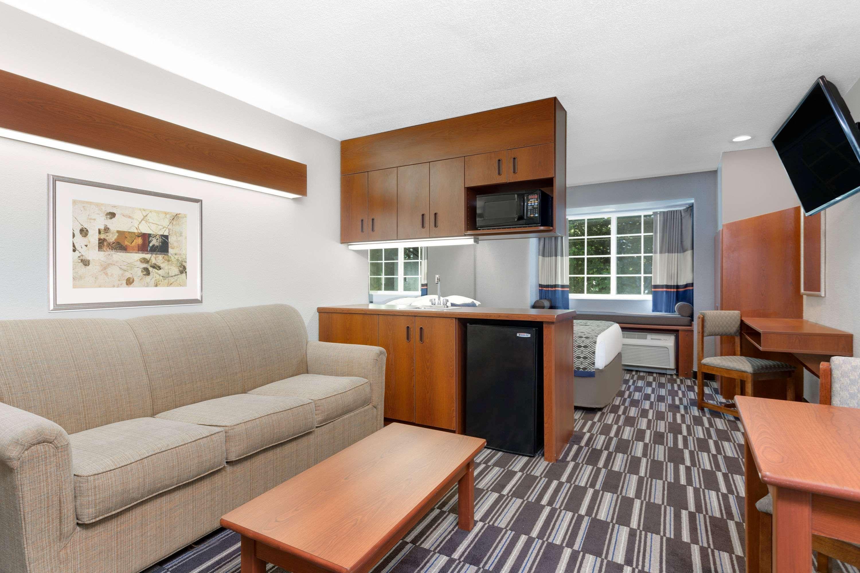 Microtel Inn & Suites By Wyndham Бремен Экстерьер фото