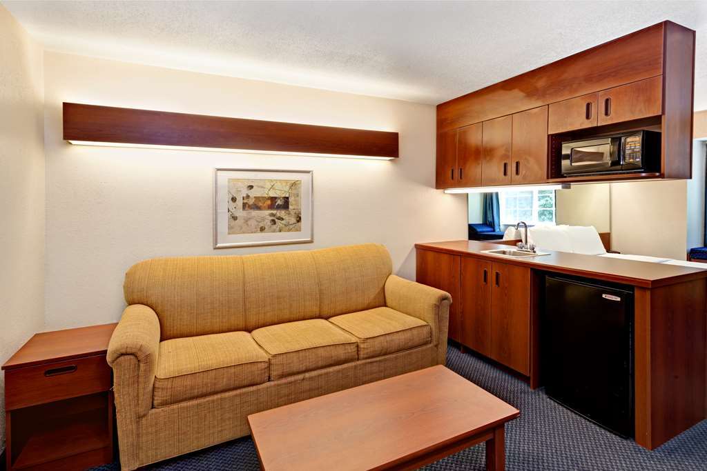 Microtel Inn & Suites By Wyndham Бремен Номер фото